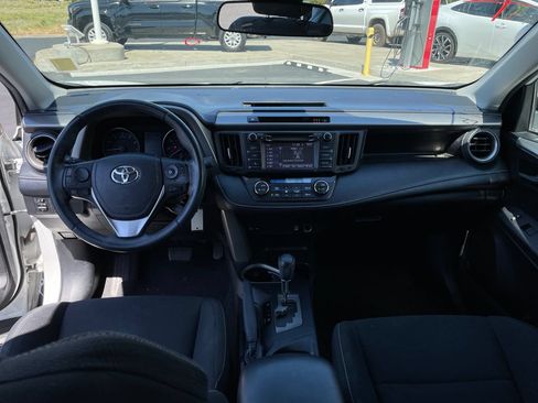 Used 2018 Toyota RAV4 XLE FWD image 11
