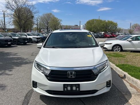 Used 2024 Honda Odyssey Touring image 3