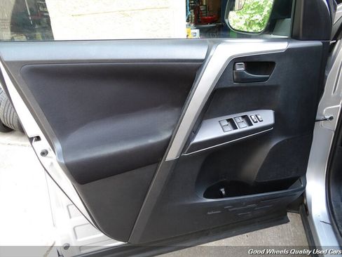 Used 2016 Toyota RAV4 LE FWD image 22