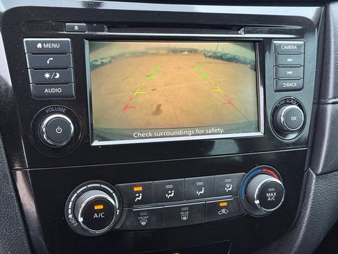 Used 2018 Nissan Rogue S image 25