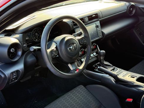 Used 2023 Toyota GR86 Base w/ ALL Weather Mat Package (TMS) image 10