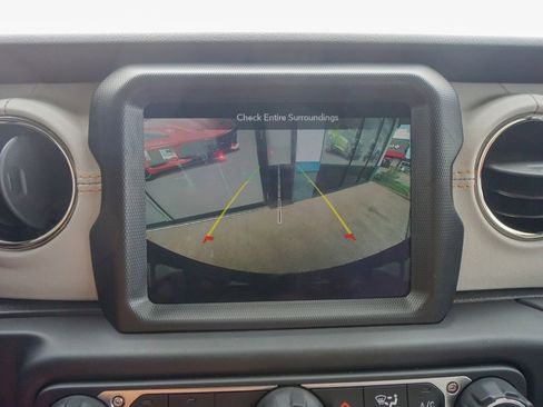 Used 2021 Jeep Wrangler Unlimited Sahara image 22