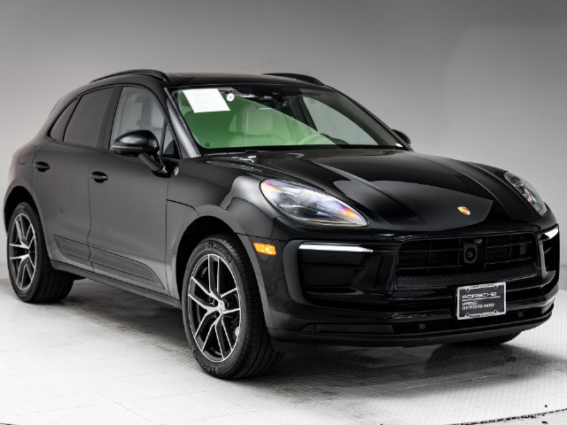 Certified 2026 Porsche Macan AWD/4WD image 32