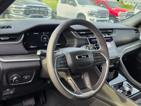 Used 2024 Jeep Grand Cherokee L Limited w/ Black Appearance Package image 11