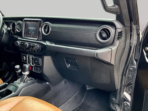 Used 2020 Jeep Wrangler Unlimited Sahara AWD/4WD image 19