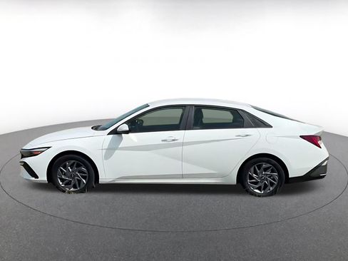 Used 2026 Hyundai Elantra Hybrid FWD image 7