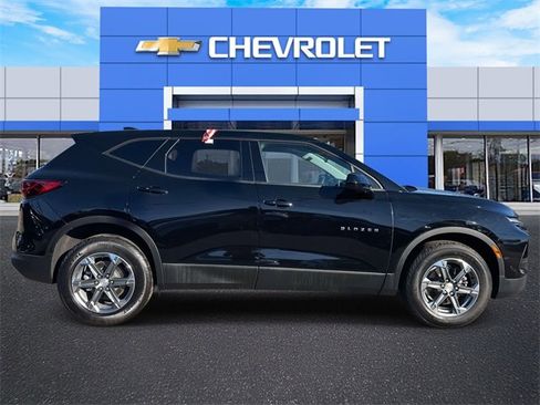 Used 2025 Chevrolet Blazer LT w/ Driver Confidence Package image 5