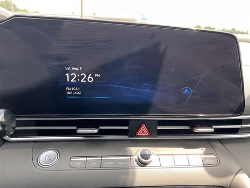 Used 2024 Hyundai Elantra SEL image 27