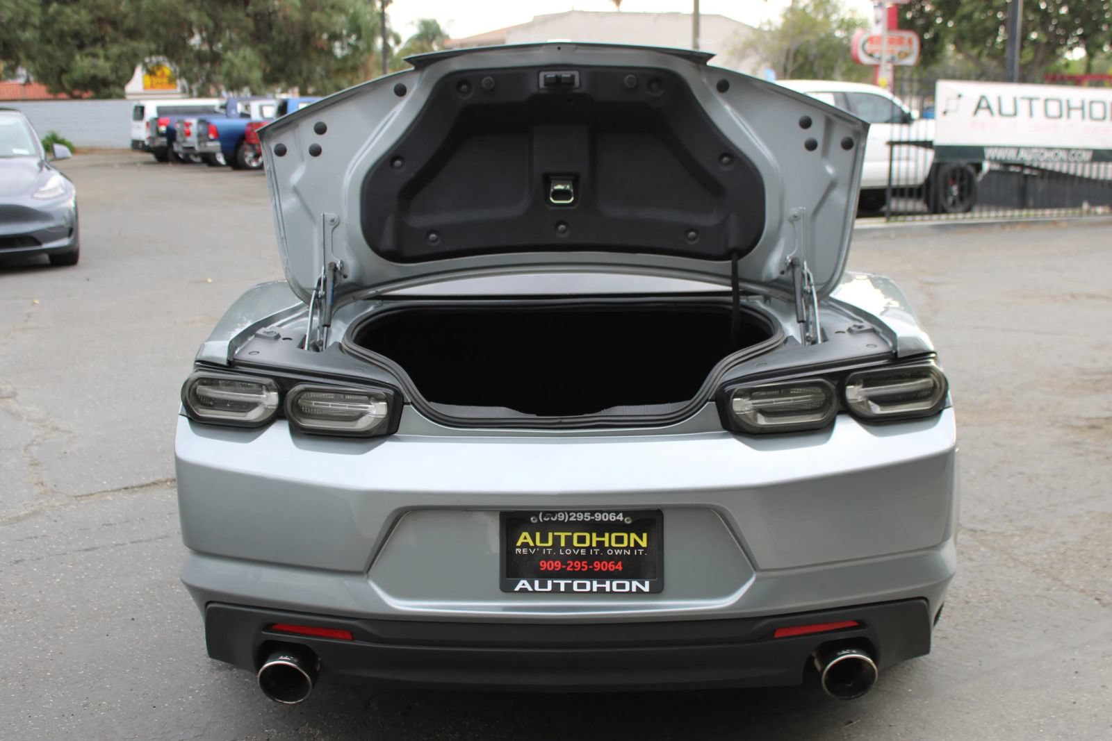 Used 2023 Chevrolet Camaro LT RWD image 9
