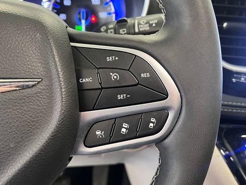 Used 2022 Chrysler Pacifica Touring-L image 23