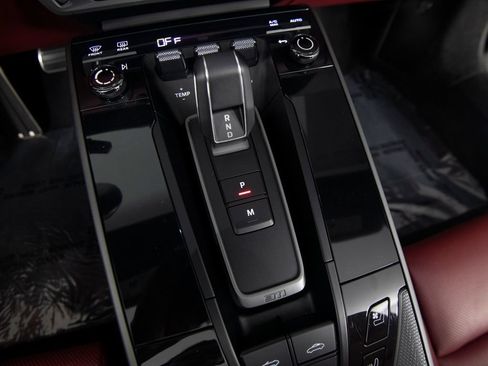 Certified 2022 Porsche 911 Cabriolet image 35