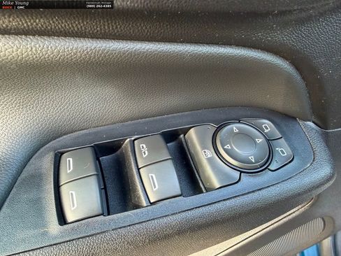 Certified 2019 Chevrolet Equinox LT w/ Driver Convenience Package image 17