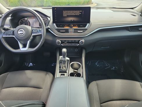 Used 2023 Nissan Altima 2.5 SV w/ SV Premium Package FWD image 9