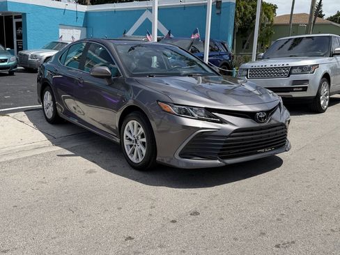 Used 2022 Toyota Camry LE FWD image 5