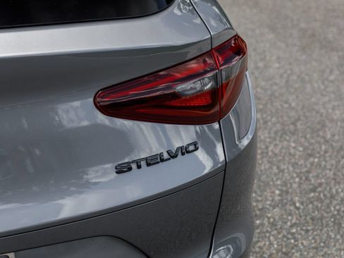 Used 2019 Alfa Romeo Stelvio Ti w/ TI Performance Package AWD/4WD image 39