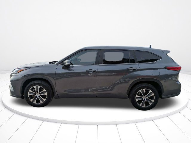 Used 2023 Toyota Highlander XLE FWD image 7