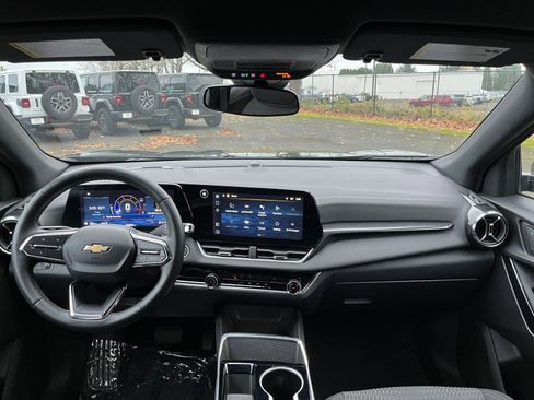 Used 2025 Chevrolet Equinox LT image 33