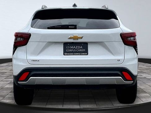 Used 2025 Chevrolet Trax LT FWD image 6