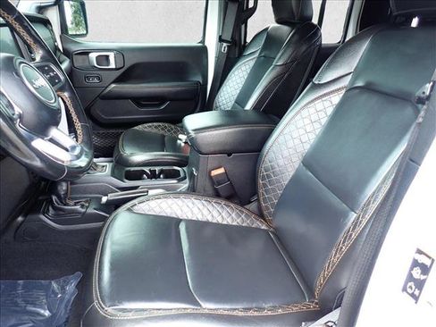 Used 2021 Jeep Gladiator Overland AWD/4WD image 14