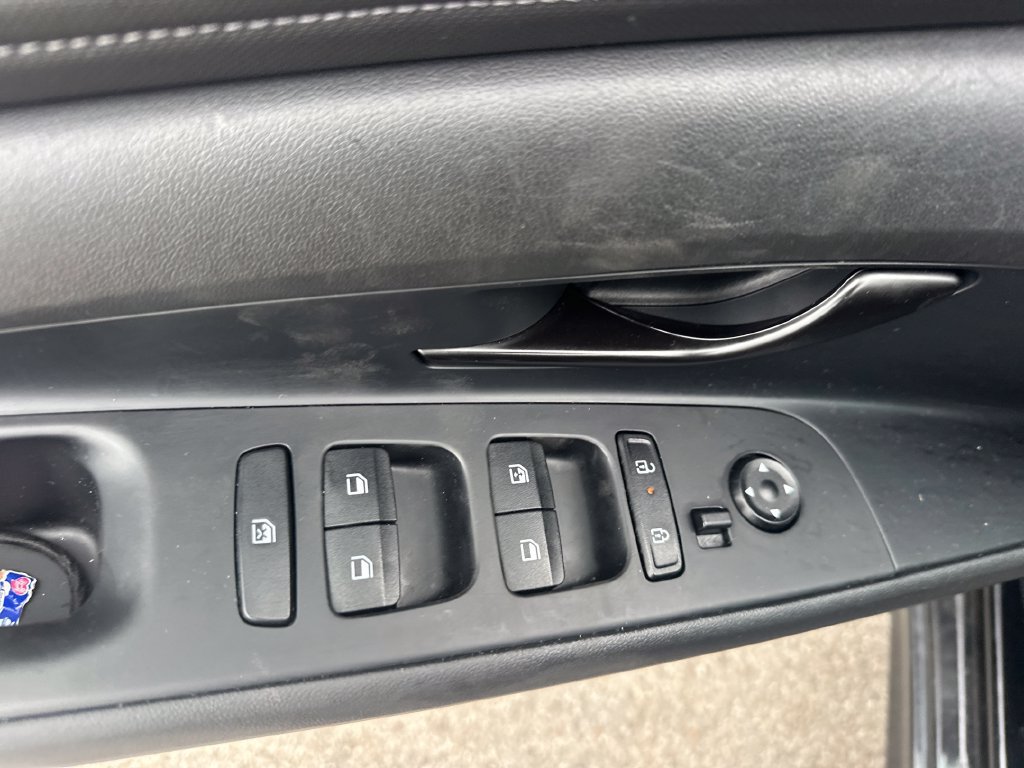 Used 2025 Hyundai Elantra Sport FWD image 12
