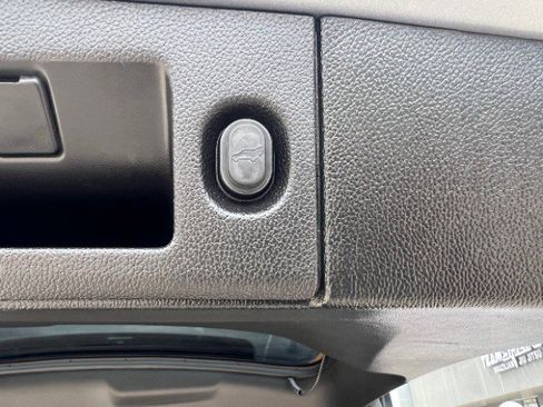 Used 2018 Cadillac Escalade Luxury AWD/4WD image 35