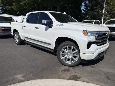 Used 2023 Chevrolet Silverado 1500 High Country w/ High Country Premium Package AWD/4WD image 2