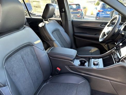 New 2025 Jeep Grand Cherokee L Altitude image 15