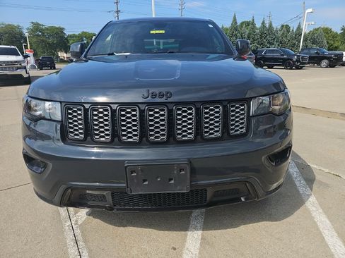 Used 2018 Jeep Grand Cherokee Altitude AWD/4WD image 6
