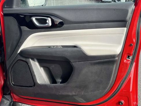 Used 2023 Jeep Compass Limited image 25