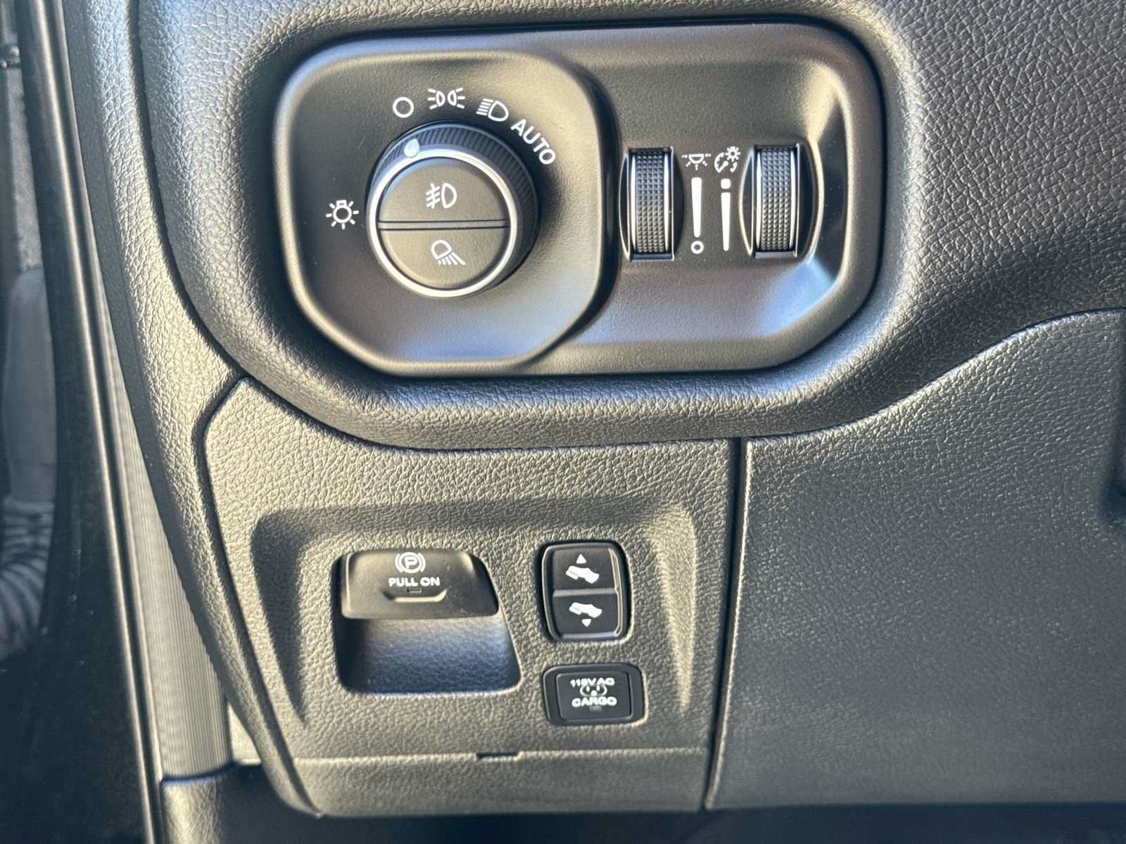 Used 2024 RAM 1500 Laramie AWD/4WD image 25