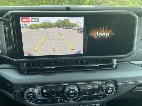 New 2025 Jeep Gladiator Rubicon w/ Convenience Group image 19