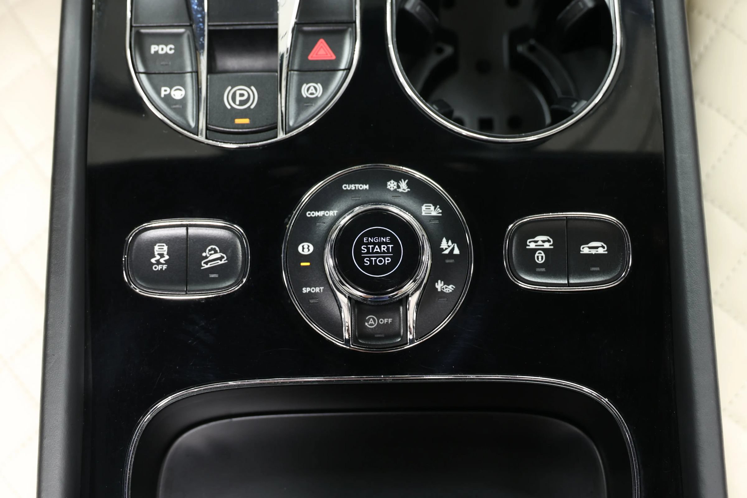 Used 2017 Bentley Bentayga AWD/4WD image 39
