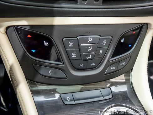 Used 2019 Buick Envision Essence image 17