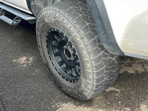 Used 2019 Toyota Tacoma TRD Off-Road image 17