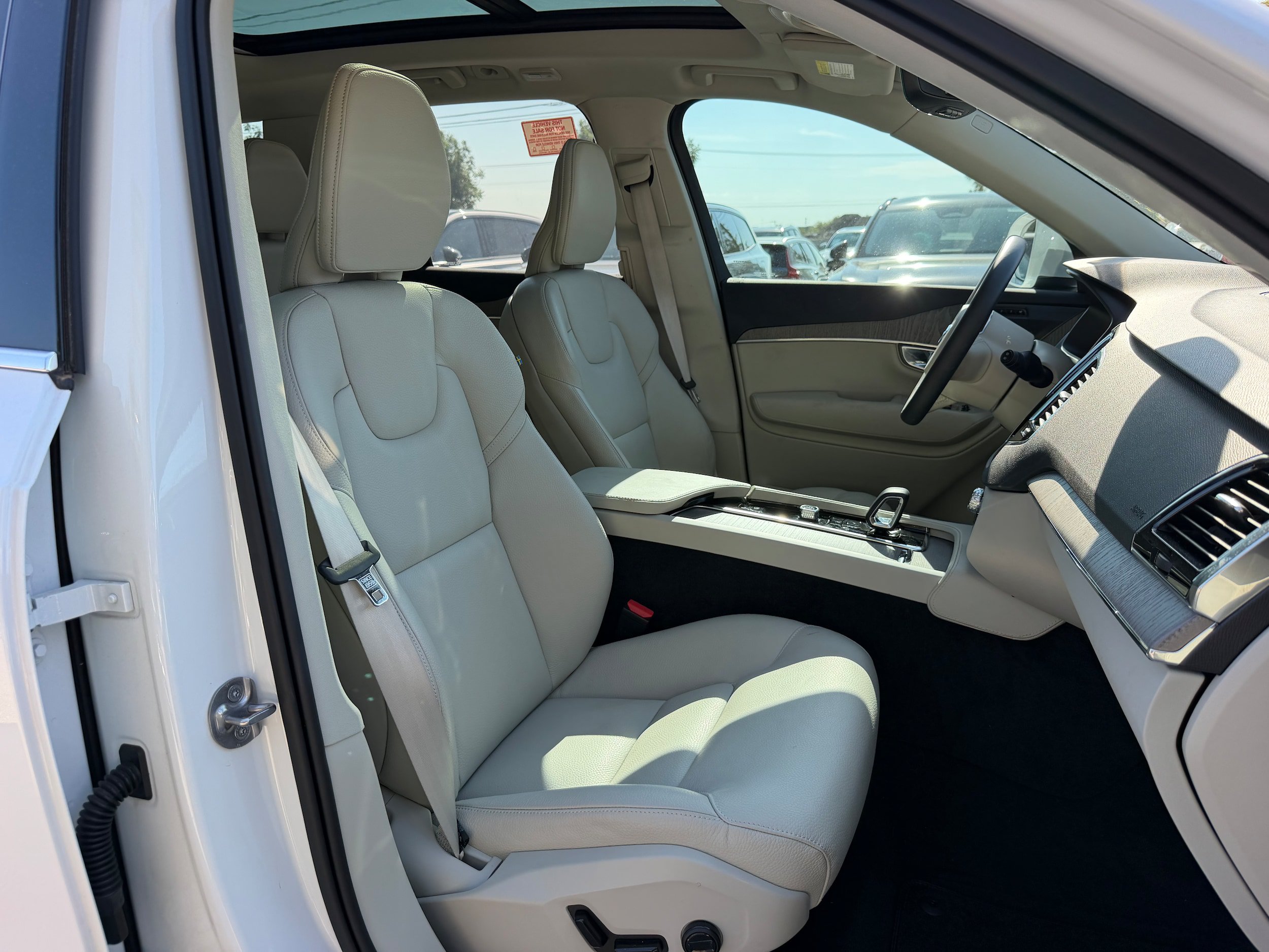 Certified 2025 Volvo XC90 T8 Plus w/ Protection Package Premier AWD/4WD image 10