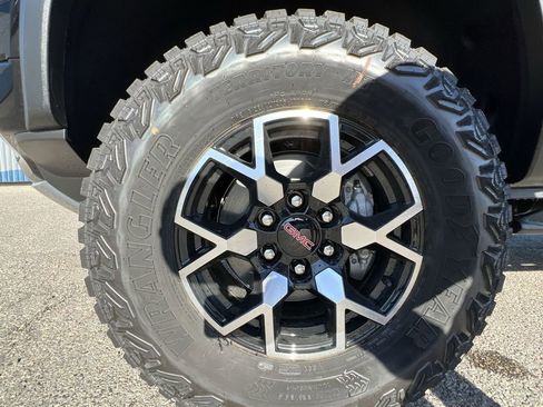 New 2025 GMC Canyon AT4 w/ AT4X Package image 34