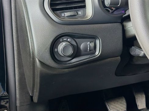 Used 2023 Jeep Renegade Latitude AWD/4WD image 10