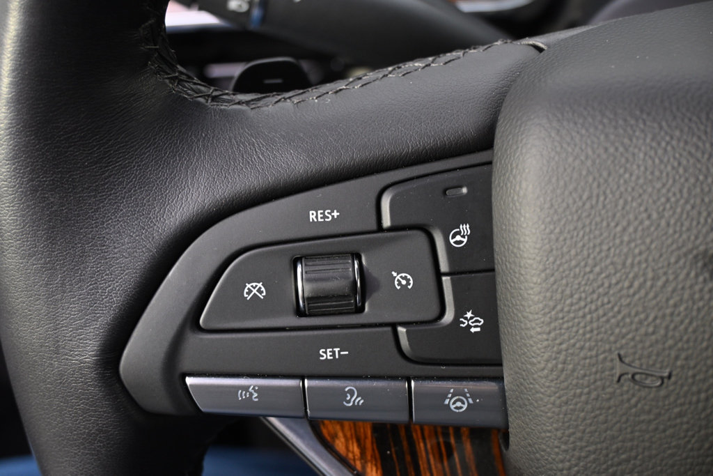 Used 2023 Cadillac Escalade Premium Luxury AWD/4WD image 37
