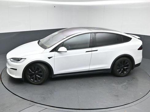 Used 2022 Tesla Model X image 41