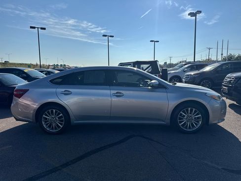 Used 2018 Toyota Avalon Limited w/ All Weather Liner Package image 7