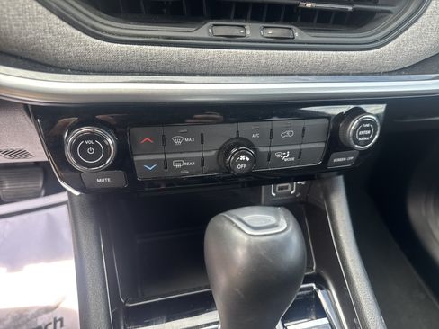 Used 2024 Jeep Compass Latitude AWD/4WD image 25