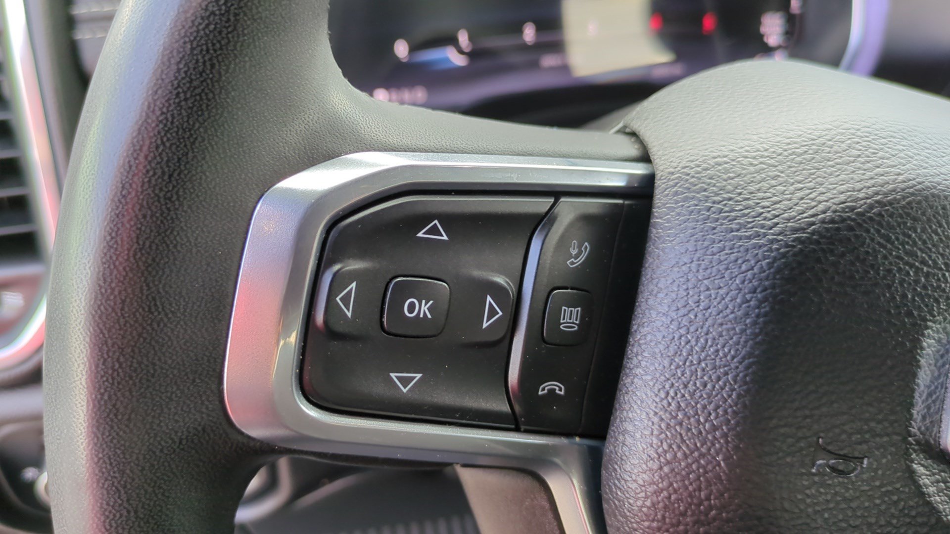 Used 2025 RAM 2500 Laramie AWD/4WD image 17