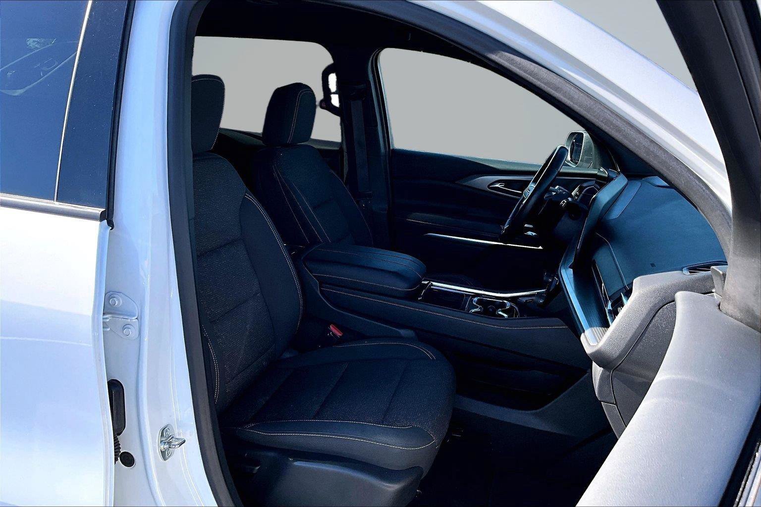 Used 2024 Chevrolet Traverse LT w/ Midnight/Sport Edition FWD image 8