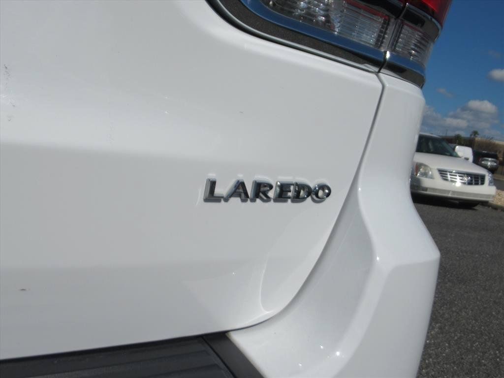 Used 2022 Jeep Grand Cherokee Laredo E AWD/4WD image 8