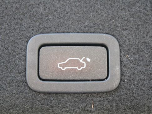 Used 2017 Volvo XC60 T6 Dynamic w/ Climate Package image 11