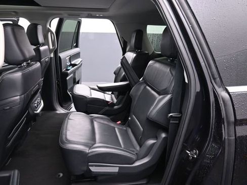 Used 2025 Ford Expedition Max Platinum AWD/4WD image 17