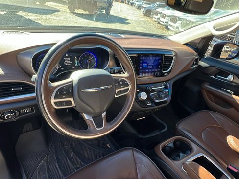 Used 2017 Chrysler Pacifica Limited w/ UConnect Theater Package image 27