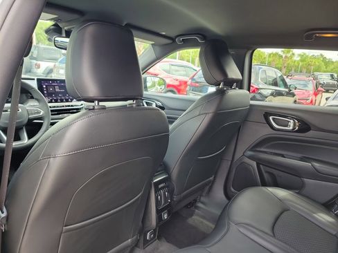 Used 2022 Jeep Compass Latitude FWD image 9