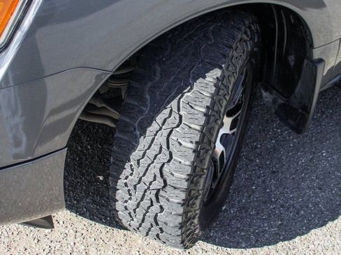 Used 2023 Nissan Titan SV w/ SV Convenience Package image 41