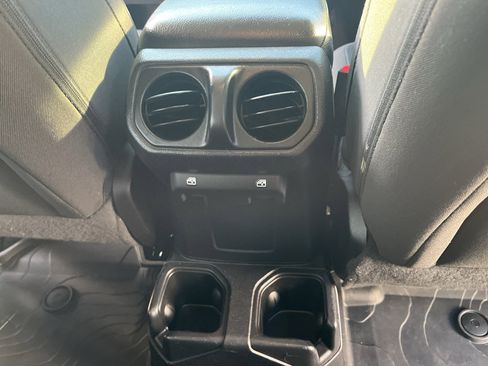 Used 2021 Jeep Wrangler Unlimited Sport image 35